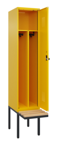 C+P locker voor scheiding van kleding Evolo PLUS met bank, vakbreedte 400 mm