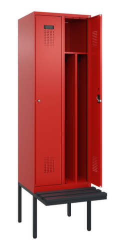 C+P locker voor scheiding van kleding Evolo PLUS met bank, vakbreedte 300 mm