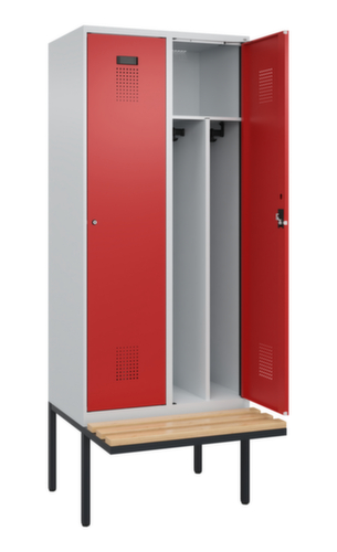 C+P locker voor scheiding van kleding Evolo PLUS met bank, vakbreedte 400 mm