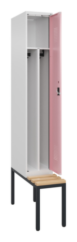 C+P locker voor scheiding van kleding Evolo PLUS met bank, vakbreedte 300 mm