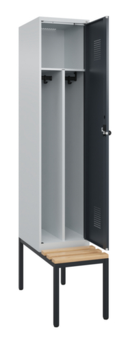 C+P locker voor scheiding van kleding Evolo PLUS met bank, vakbreedte 400 mm