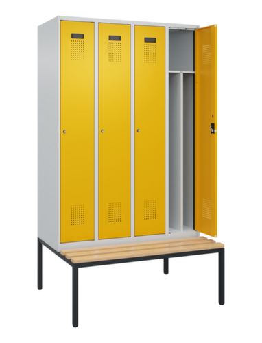 C+P locker voor scheiding van kleding Evolo PLUS met bank, vakbreedte 300 mm