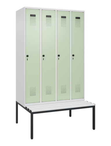 C+P locker voor scheiding van kleding Evolo PLUS met bank, vakbreedte 300 mm