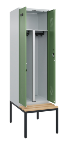 C+P PBM-locker Evolo PLUS voor het gescheiden opbergen van kleding met bank, vakbreedte 300 mm