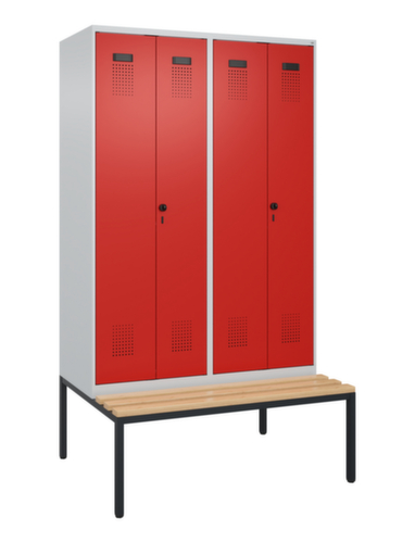 C+P locker voor scheiding van kleding Evolo PLUS met dubbele vakken en bank, vakbreedte 300 mm