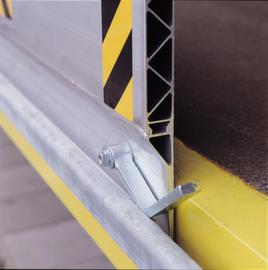 Rail voor laadbrug verzinkt